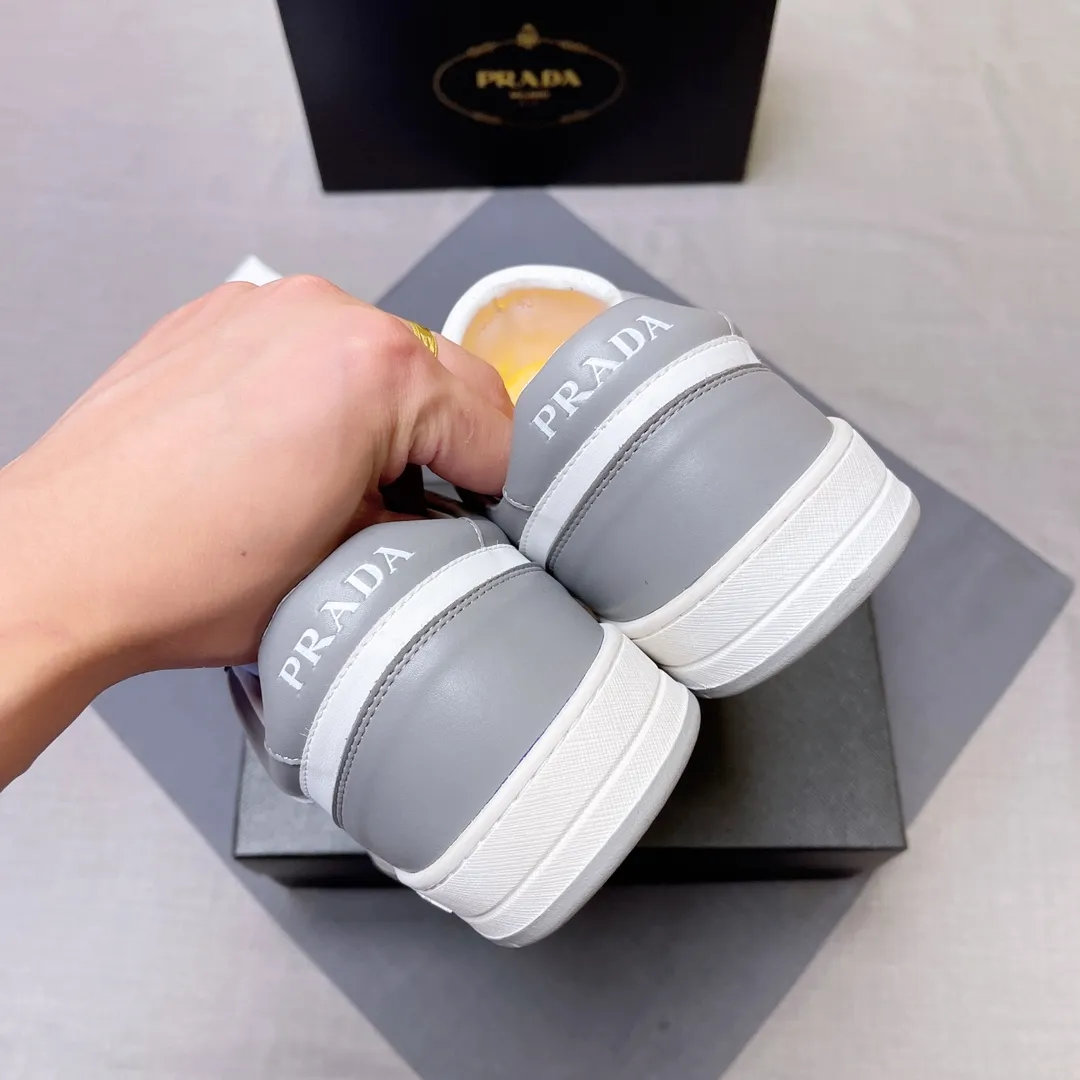 P380 Prada Prada's new men's leather sneakers, the highest version on the market, any comparison is welcome🆚! The original leather has excellent texture and is super high-end! Fetal sheep net lining imported from Italy, removable pad! Luxurious materials and fine workmanship, highly recommended! Code number 38-45 No. 058